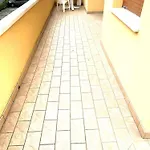 Condominio Simma Giallo E Azzurro