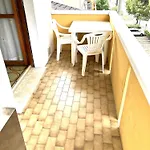 Condominio Simma Giallo E Azzurro