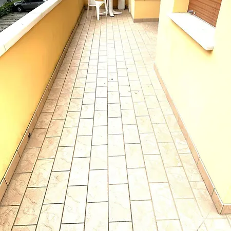 Condominio Simma Giallo E Azzurro