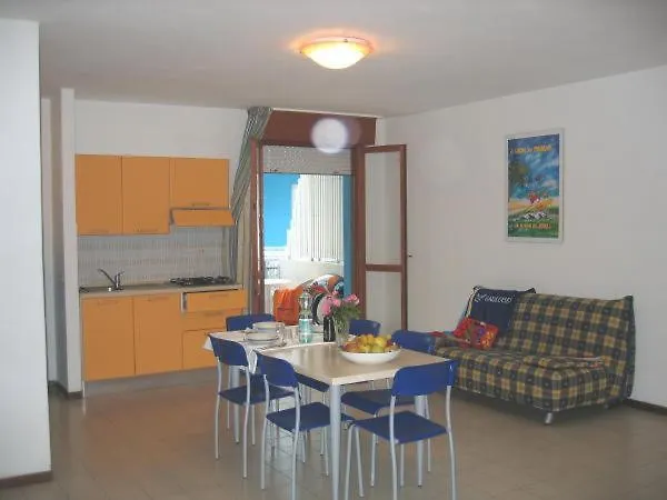 Condominio Simma Giallo E Azzurro