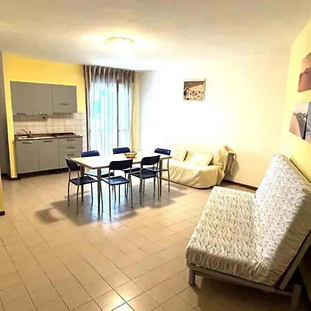 Condominio Simma Giallo E Azzurro شقة