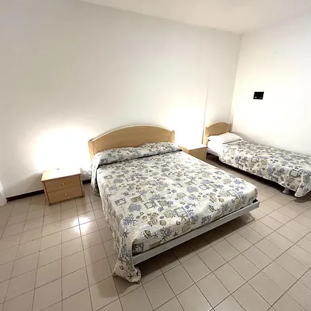 Condominio Simma Giallo E Azzurro شقة