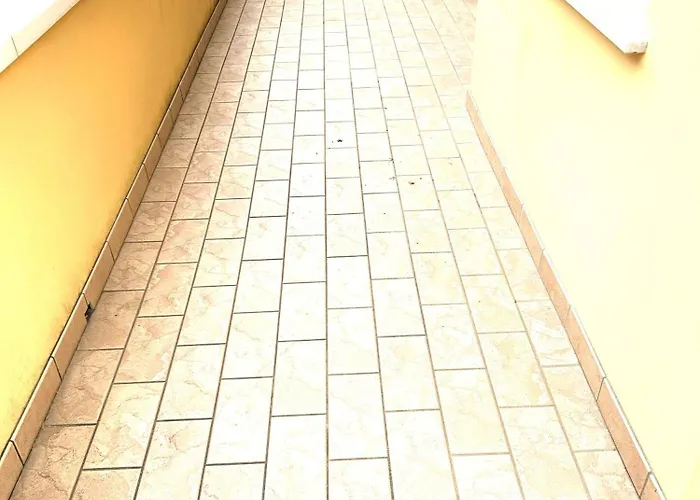 Condominio Simma Giallo E Azzurro