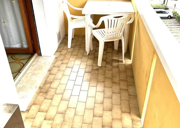 Condominio Simma Giallo E Azzurro